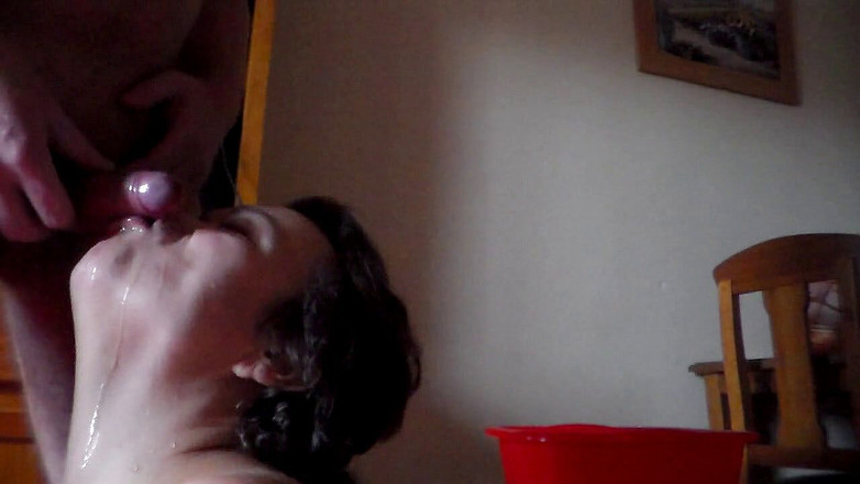 Sex hub couple: John kencing saat Jen menjilati kontolnya