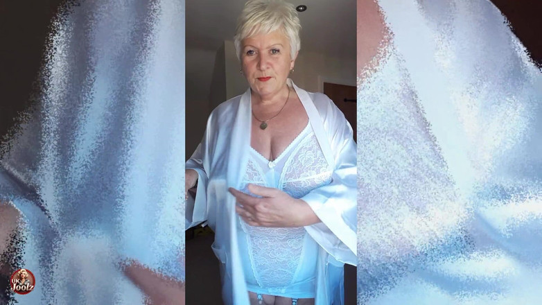 Uk Joolz: Adakah Awak Mahu Saya Jawab Pintu Untuk Awak Berpakaian Begini?