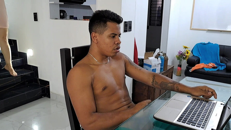 MarieOlsen: Ibu tiri saya mendapati saya melancap