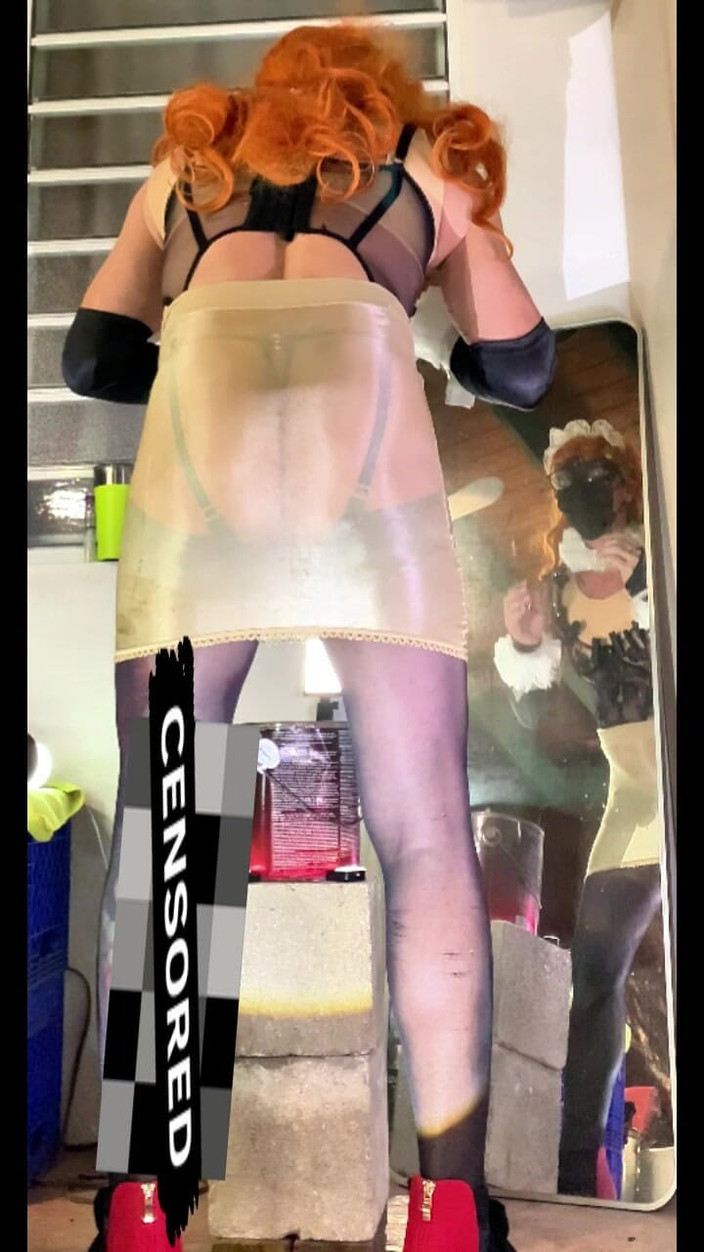 Benito414: 可爱的 femboy 非常性感的丝袜内衣在户外展示他的内裤