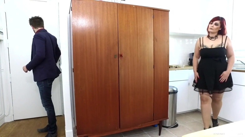 French Gonzo: An angry BBW girlfriend spanks her boyfriend