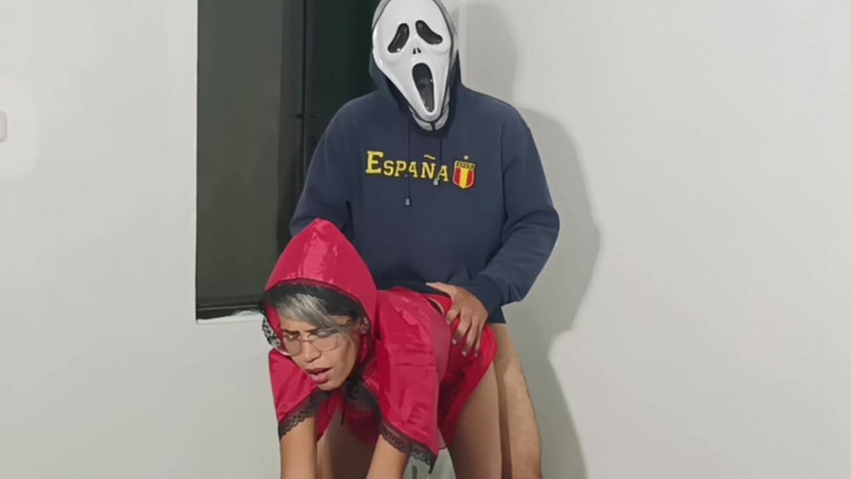 Swingersamateur40: Mengongkek adik tiri tudung menunggang merah kecil di Halloween
