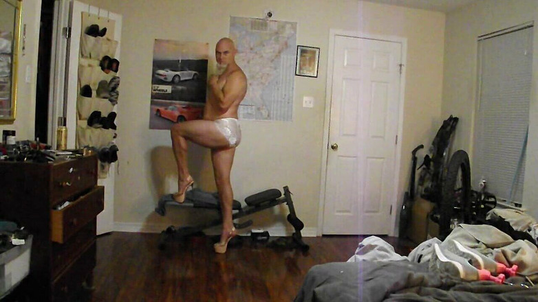 MrLeggs: Topuklu ve külotumla poz ve pranşing