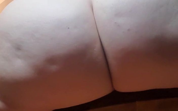 KinkyKatie: Svart G-sträng och Booty Isolation! Två saker jag loove!