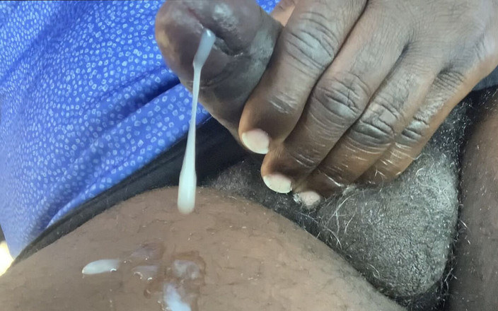 Jamdown26: Crossdresser black gay guy jerking off outdoor in car and...