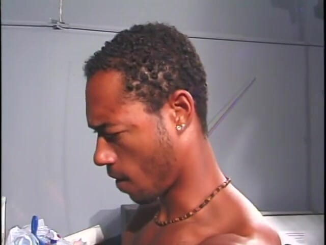 Gays Case: Chocolate skin dude sucks his partner's tool on his knees