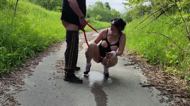 Toilet Mommy: Учитель, после уроков, я твой портативный писсуар!!