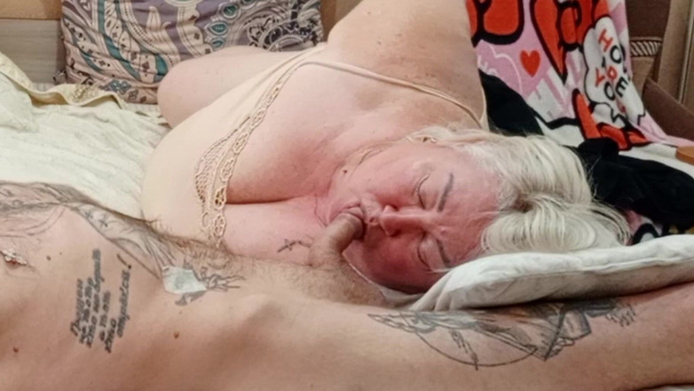 Zona901: Jiran itu ringan di kakinya dan menghisap batang saya sehingga...