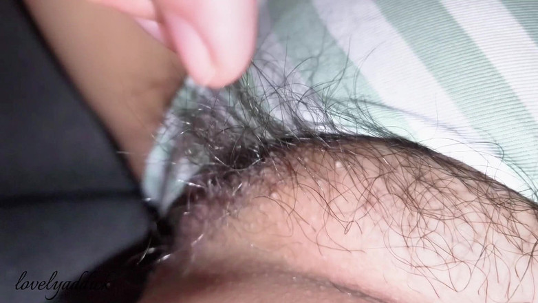 Lovelyaddik: 집에서 브래지어와 팬티를 산책하는 배다른 여동생