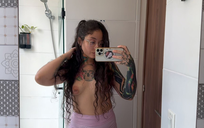 Pedazodchicle: Tattooed Girl with a Split Tongue Smells Her Hairy Armpits...