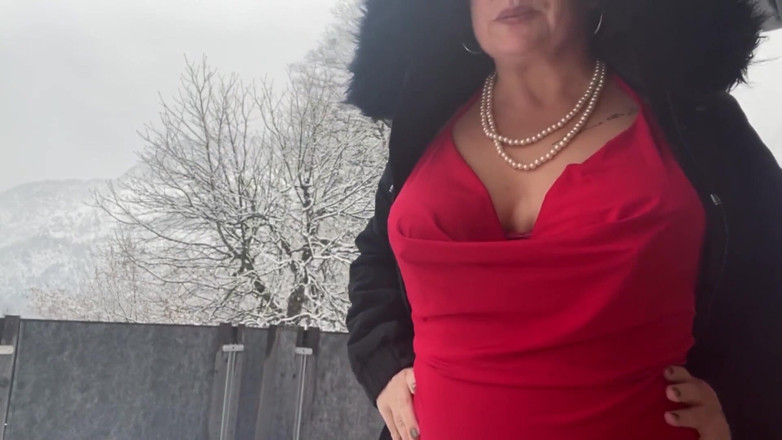 The HuCow: Come on. I show you my nipples outside