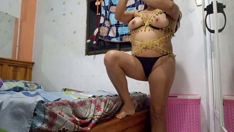 Martin13: Gypsy Tây Ban Nha biểu diễn một điệu nhảy với đồ lót...