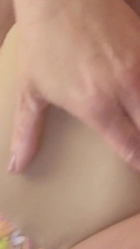 Istri sange ini lagi asik bersenang-senang di kantor