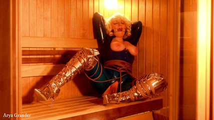 Arya Grander: Esaret kaçışı: lateks lastik azgın orta yaşlı seksi kadın