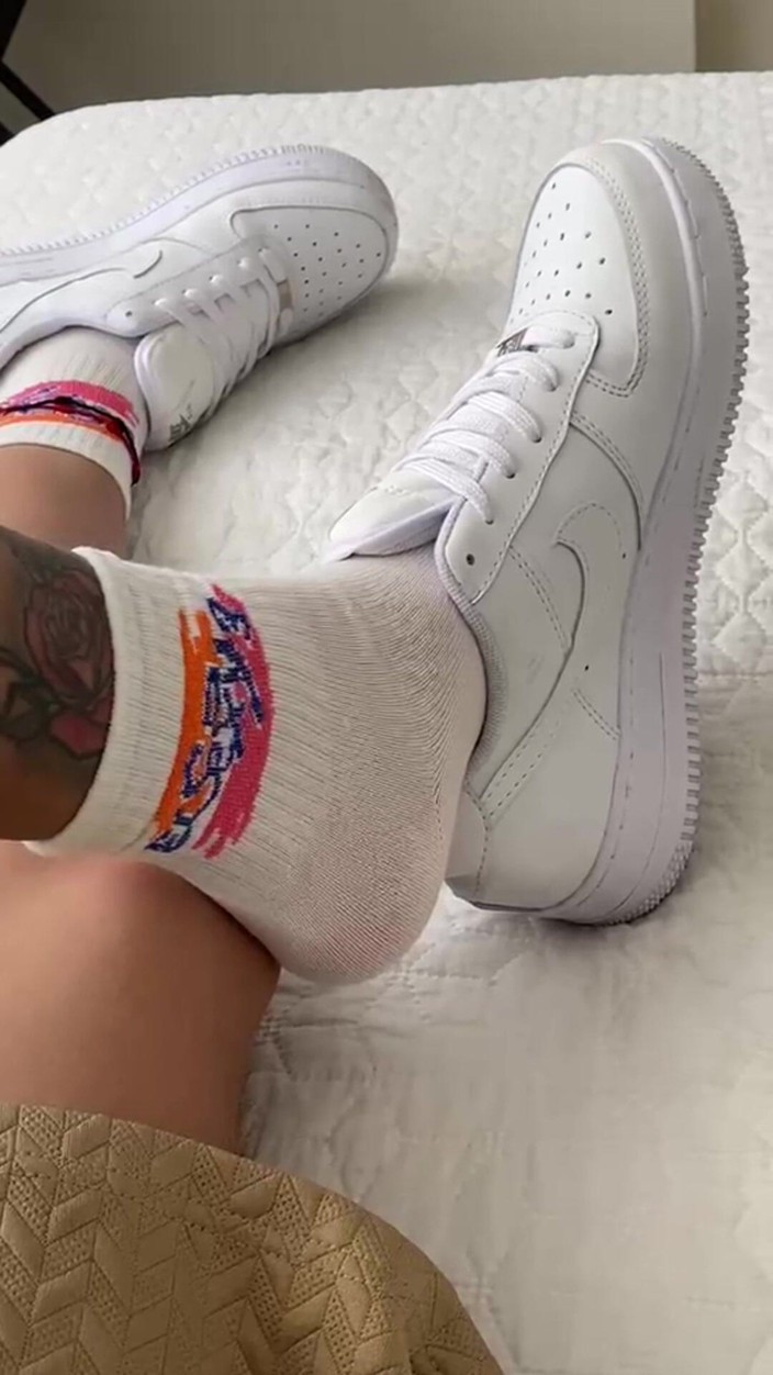 Mr Feet Colombia: My Slave Adores My Sweaty Feet on My Vacation in...