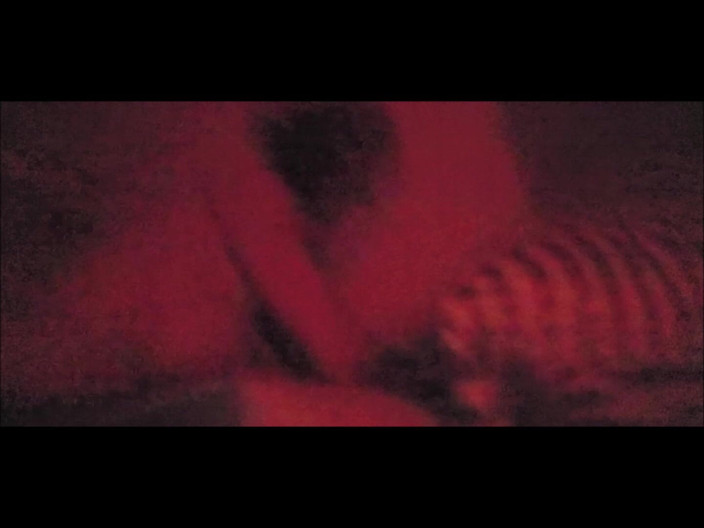 SilverFux: Pria sange ngentot pelacur dewasa di ruangan merah tembus kamera.