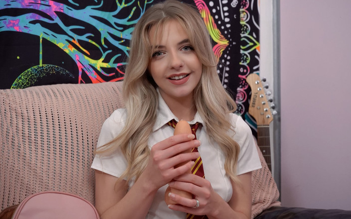 Blonde Gabie: सुनहरे बालों वाली Gabie के साथ सेक्स शिक्षा