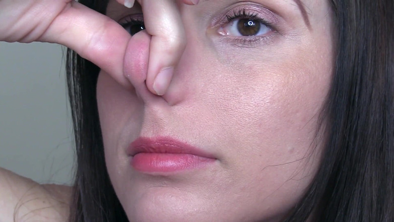 Quinn brooks: Mencubit hidung