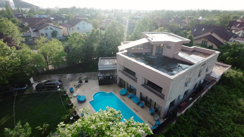 Erotic Planet Studio: 흑인 대물 자지에게 따먹히는 금발의 와이프