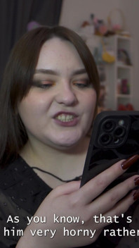Fabuła: Łączą się w namiętnym pocałunku po uroczym seksie analnym
