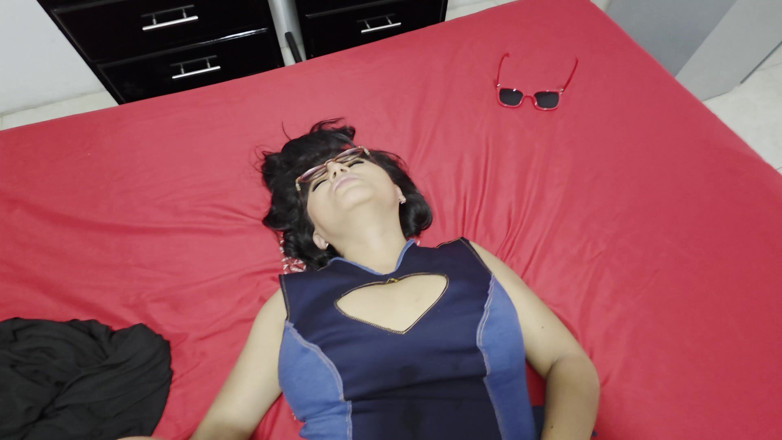 NEGRITA SEXY: Park Swing Seduction Rich Man Convinces Curvy Latina for a...