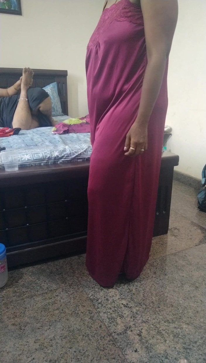 Tamil lesbian: Danza casuale con canzoni tamil