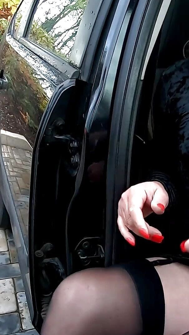 Kellycd2022: 业余 crossdresser Kellycd2022 性感熟女在户外手淫娘娘腔射精连裤袜高跟鞋人妖变性人