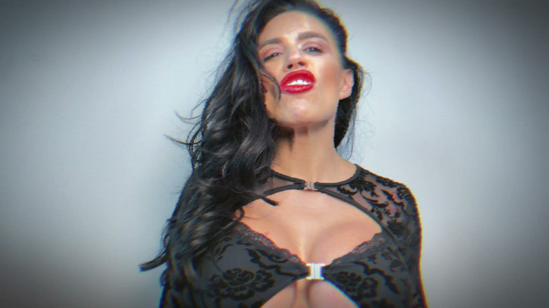 伊娃·安吉麗娜: Vampire