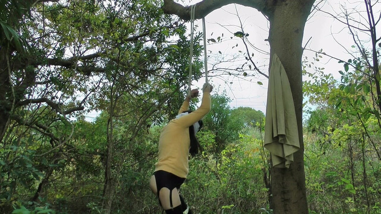 megu2002: 教练28号指示 悬挂绳索束缚留在露天