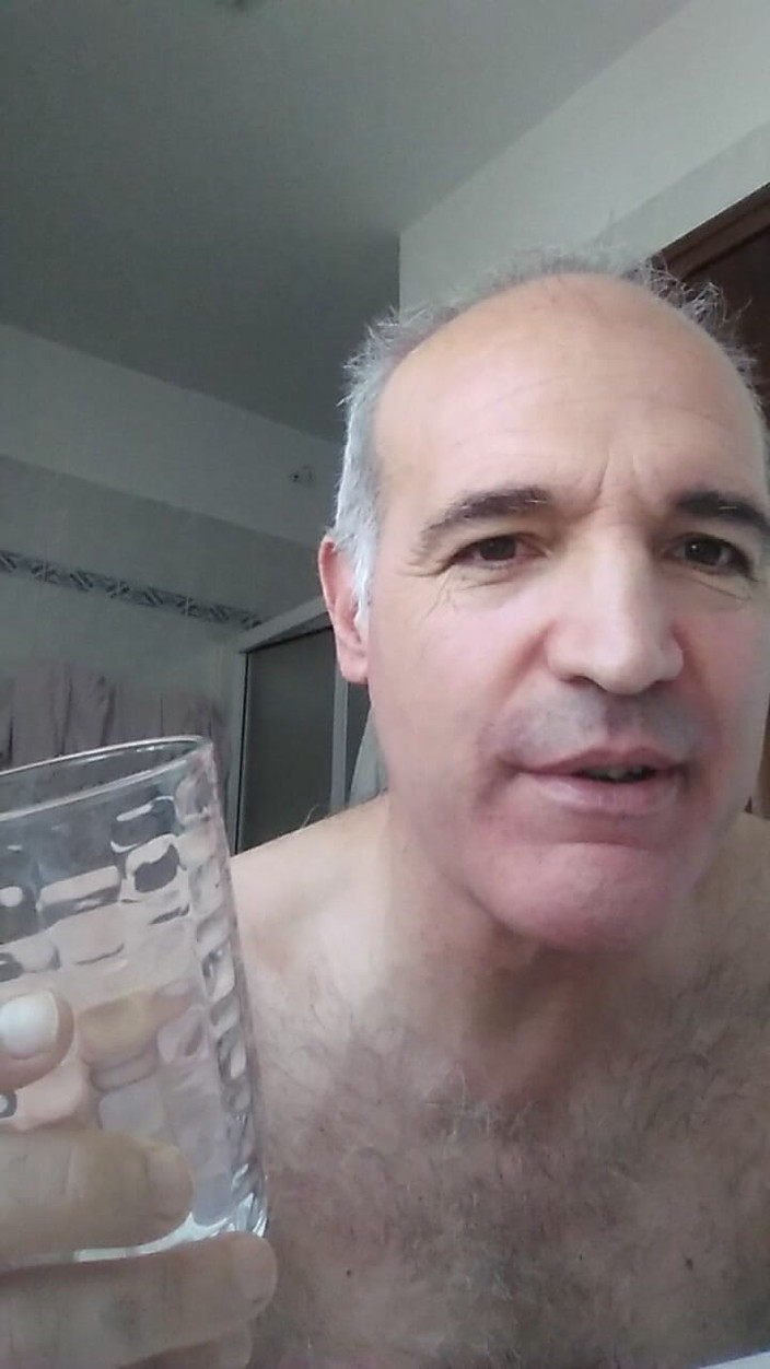 Setesesso7: Aku muncrat di kamar mandi pakai kaca dan telan sperma...