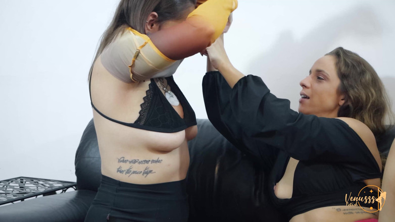 Venusss fetish: Baci lesbici intensi con sol