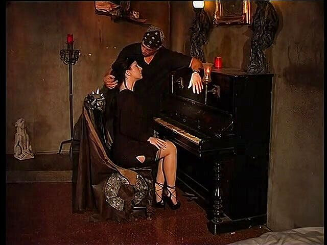 Amaspain: Španělská brunetka ošukaná dvěma muži při dvojité penetraci