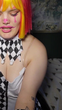 Ein Geschmack von Clussy: Ficken, Kichern, den versauten Clown! - Maestro Faiths Zirkus der fleischlichen Kuriosen - Ezra Faith