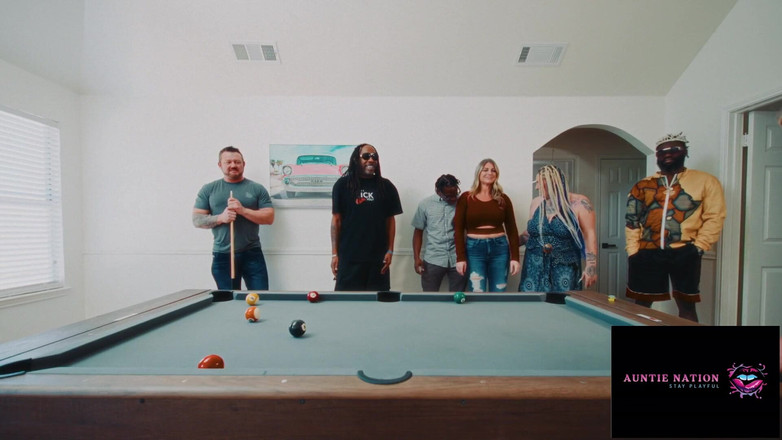 Auntie Nation: Peça lateral de domingo