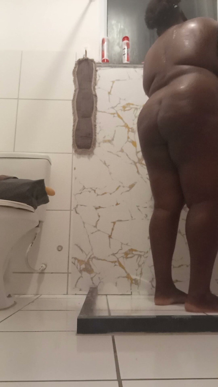 Adult-vids: Смачна ванна