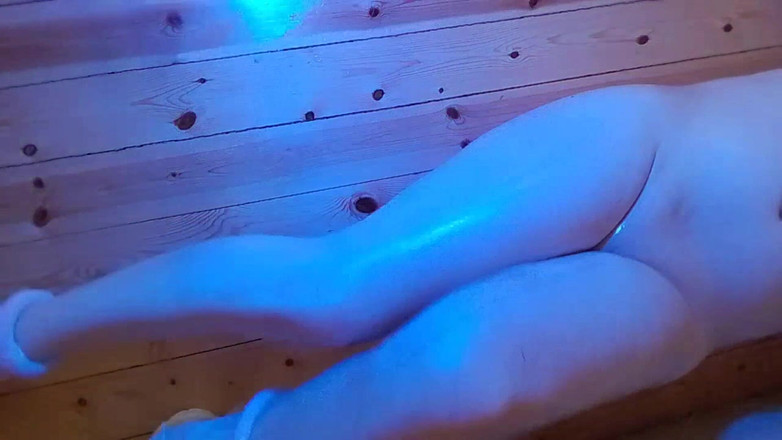 Kitty_Cross: Lencería y brillo labial