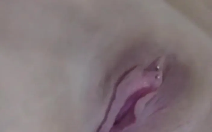 Samaramilf666: Squirting piercing pussy