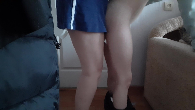 Lesbian-illusion: 병으로 마누라 후배위 스타일을 흔들고 따먹어