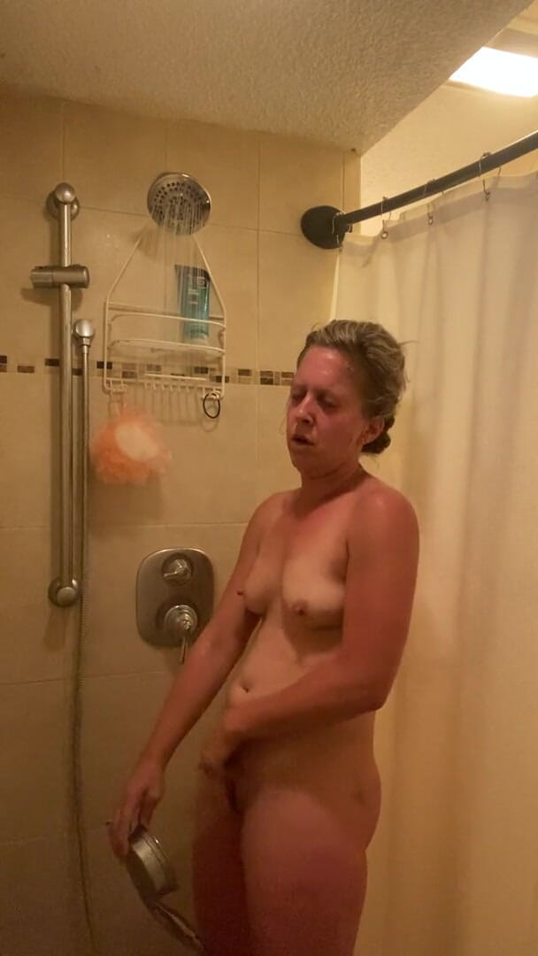 Kittys Room: Shower nozzle standing orgasm