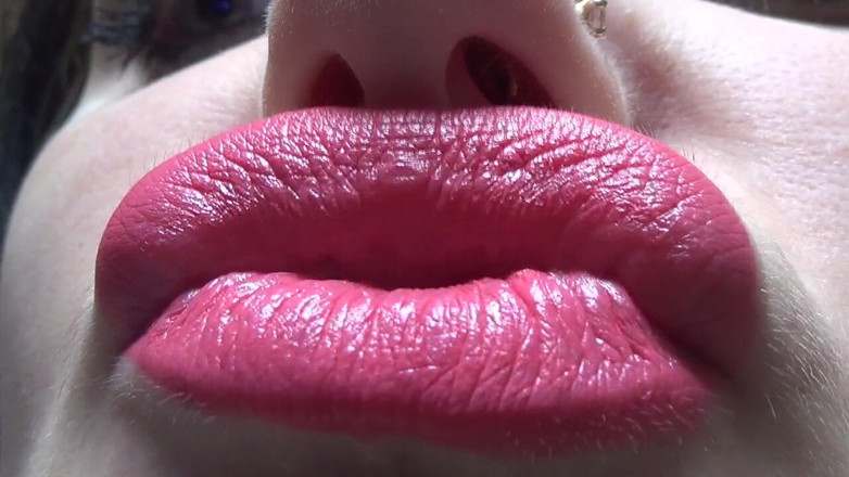Goddess Misha Goldy: Kissing and duck face with big pink lips