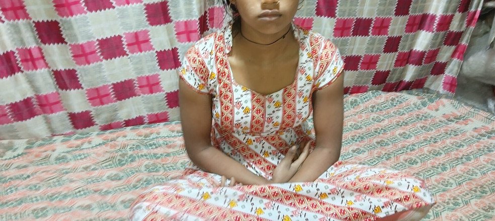 Laxmi deshi: 印度操一个年轻女人的阴户