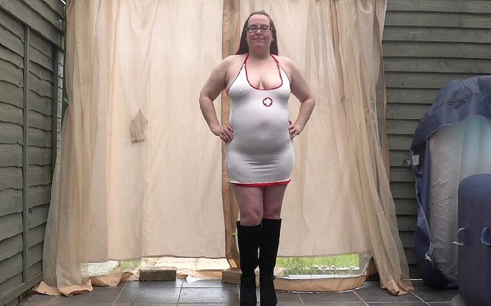 Littlevixen: 피부가 꽉 찬 간호사 유니폼을 입은 밀프