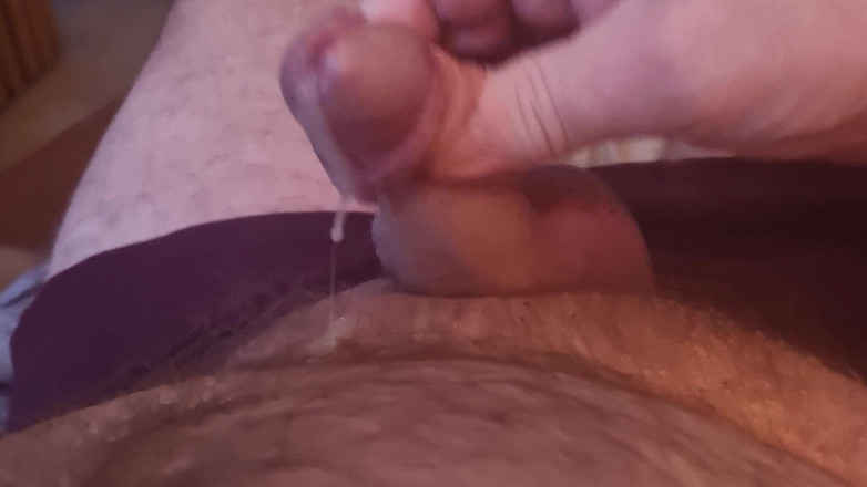 Pellefnatt: Prietenul meu adoră să-i masturbeze pula în timp ce fac un...