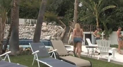 Miami Reality: Fantastiche ragazze del college si leccano la figa in piscina