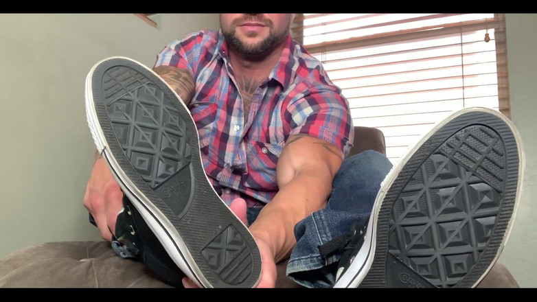Jasons feet: ‪i Make You Beg to Smell and Lick My Feet