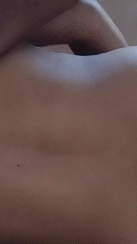 Las tetas de la chica india mallu son chupadas por su marido