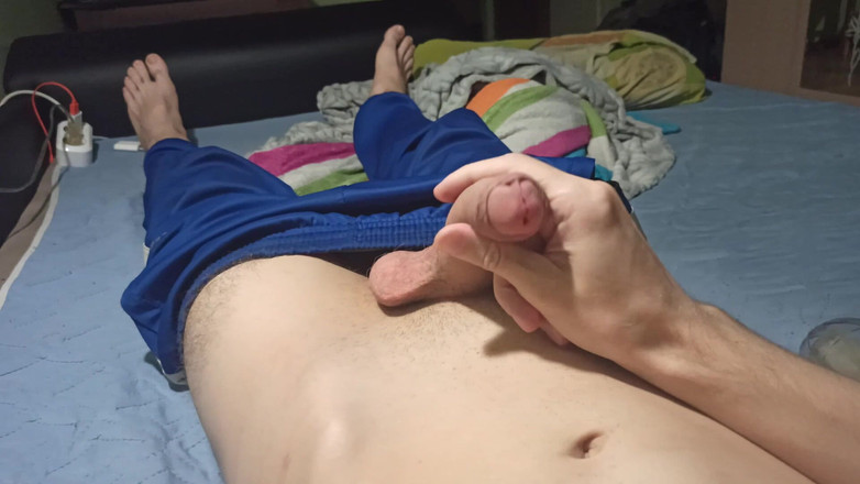 Pasha: 这家伙已经从他的阴茎上自慰了很长时间，但他无论如何都无法射精。