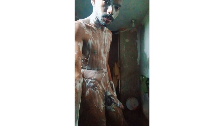 Ansu 143x: Kouření při koupání v koupelně, celé video