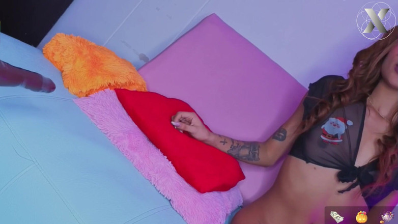 Squirt rain: Dildo mit Gurt – starkes Mädchen fickt ihre Freundin