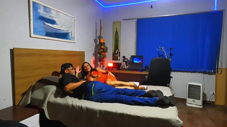 NatzinhaMorena: Cô ấy thích ngồi bốn chân trên băng ghế dự bị...